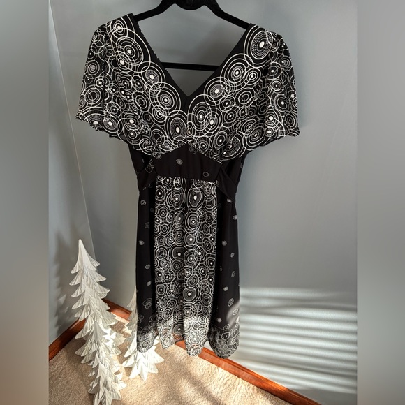 Dress Barn black and white sweet silhouette dress size 8 like new! - Picture 1 of 12